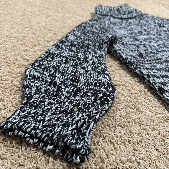 🐻❄️ H&M • Puff-Sleeve Chunky Turtleneck Sweater - Picture 3 of 7